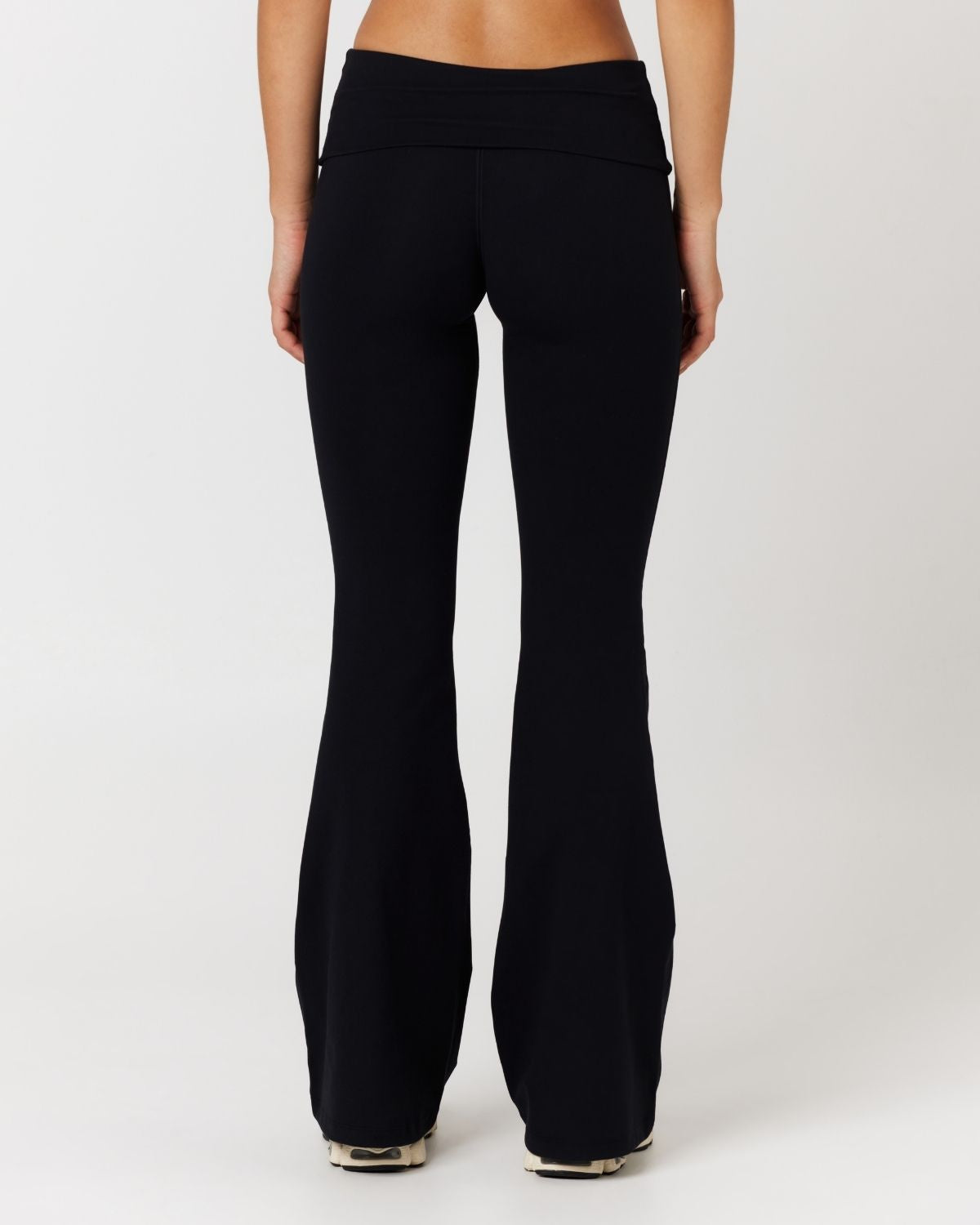 Forma invisibile scrunch svasata piega leggings | Nero