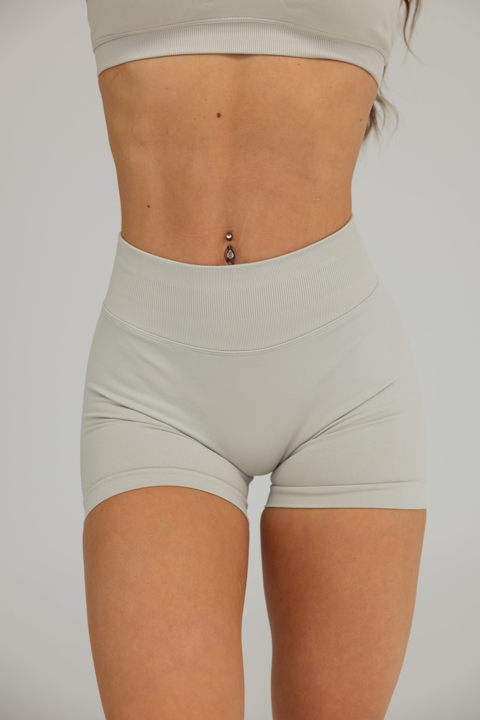 Essence Sculpt Shorts Light Gray
