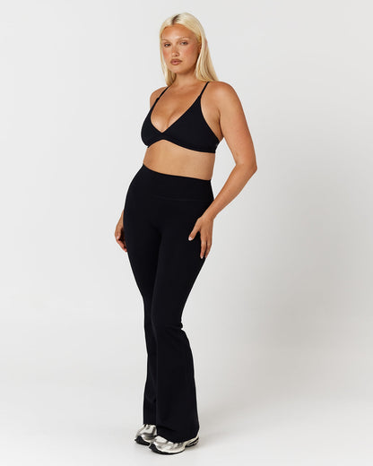 Form Invisible Scrunch Flare Leggings Black