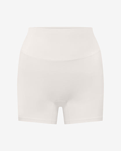 Form Invisible Scrunch Shorts Vanilla